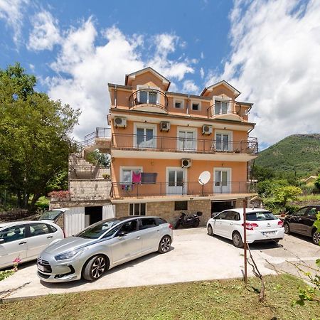 Apartments Pelle Tivat Bagian luar foto
