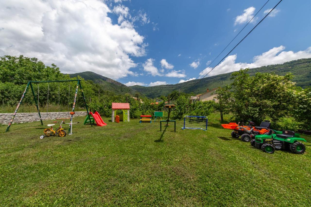 Apartments Pelle Tivat Bagian luar foto