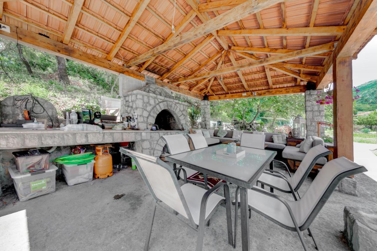 Apartments Pelle Tivat Bagian luar foto
