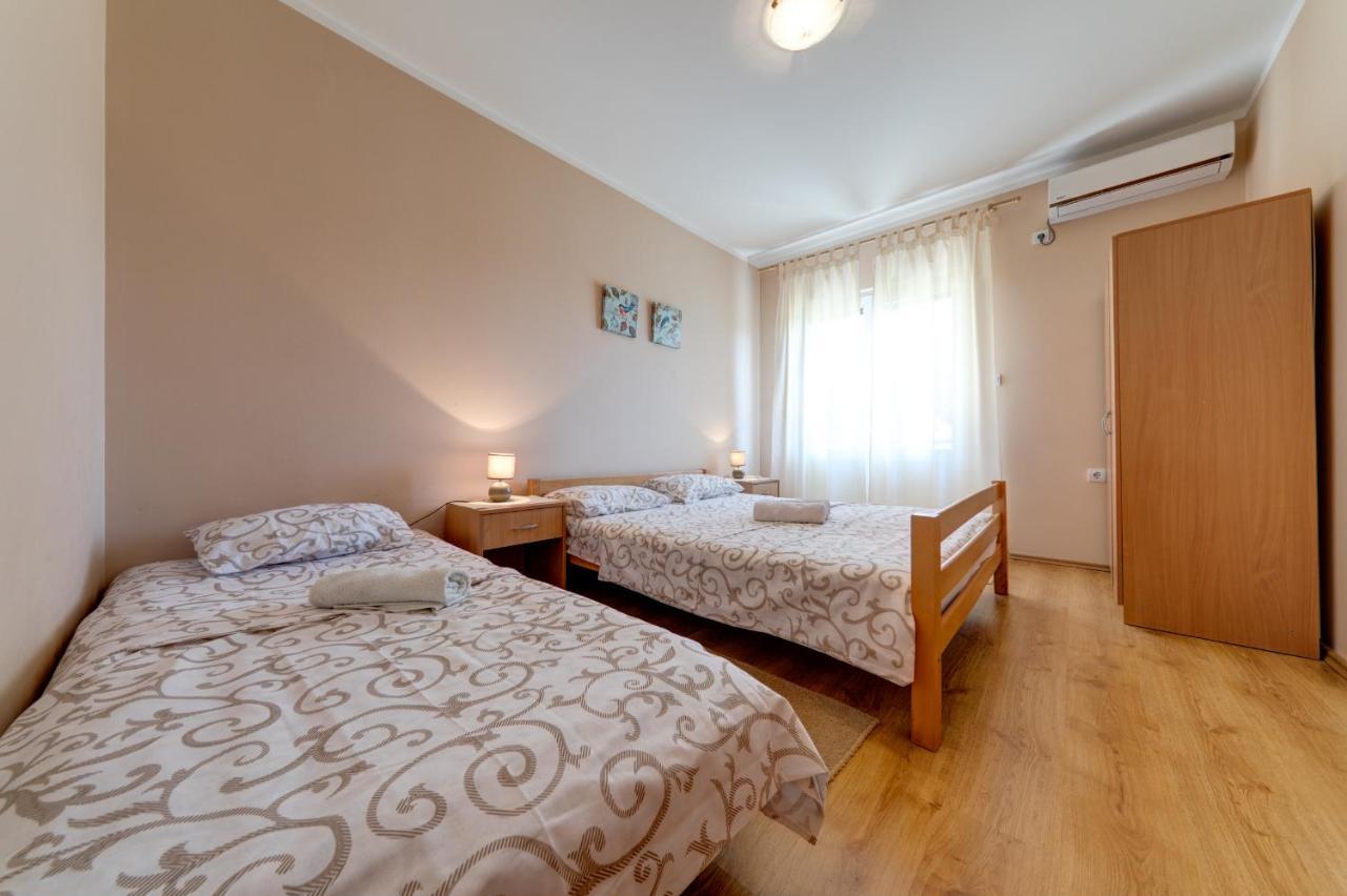 Apartments Pelle Tivat Bagian luar foto