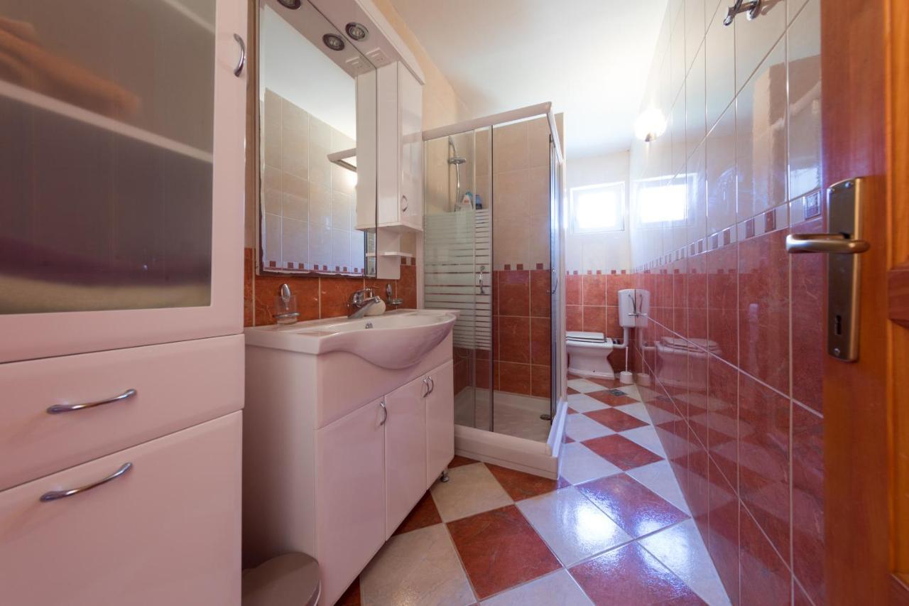 Apartments Pelle Tivat Bagian luar foto